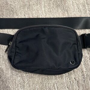 lululemon Everywhere Belt Bag